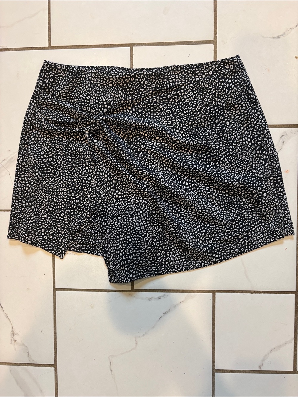 Zara Black and White Asymmetrical Mini Skort w/ Side Tie Detail - EUC, small